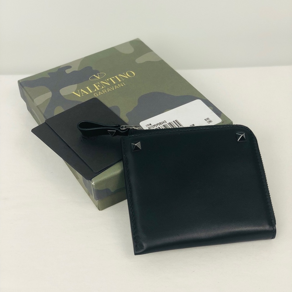 Valentino GARAVANI NWT Rockstud zip around wallet